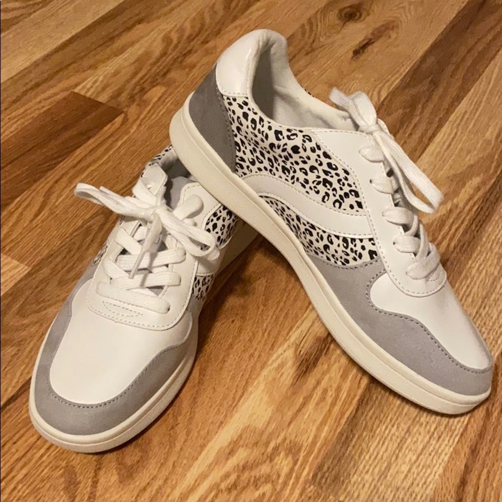 NEW! Old Navy White & Cheetah Fashion Sneakers ✨